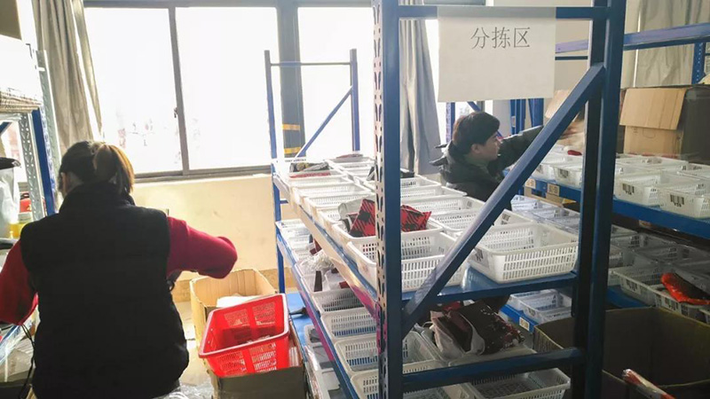 向老外出口圣誕用品，浙江義烏商人年銷數(shù)千萬(wàn)